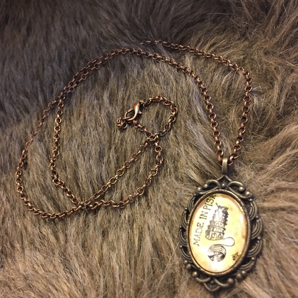 Brass tone Made in Pisa pendant on chain necklace - Picture 9 of 9